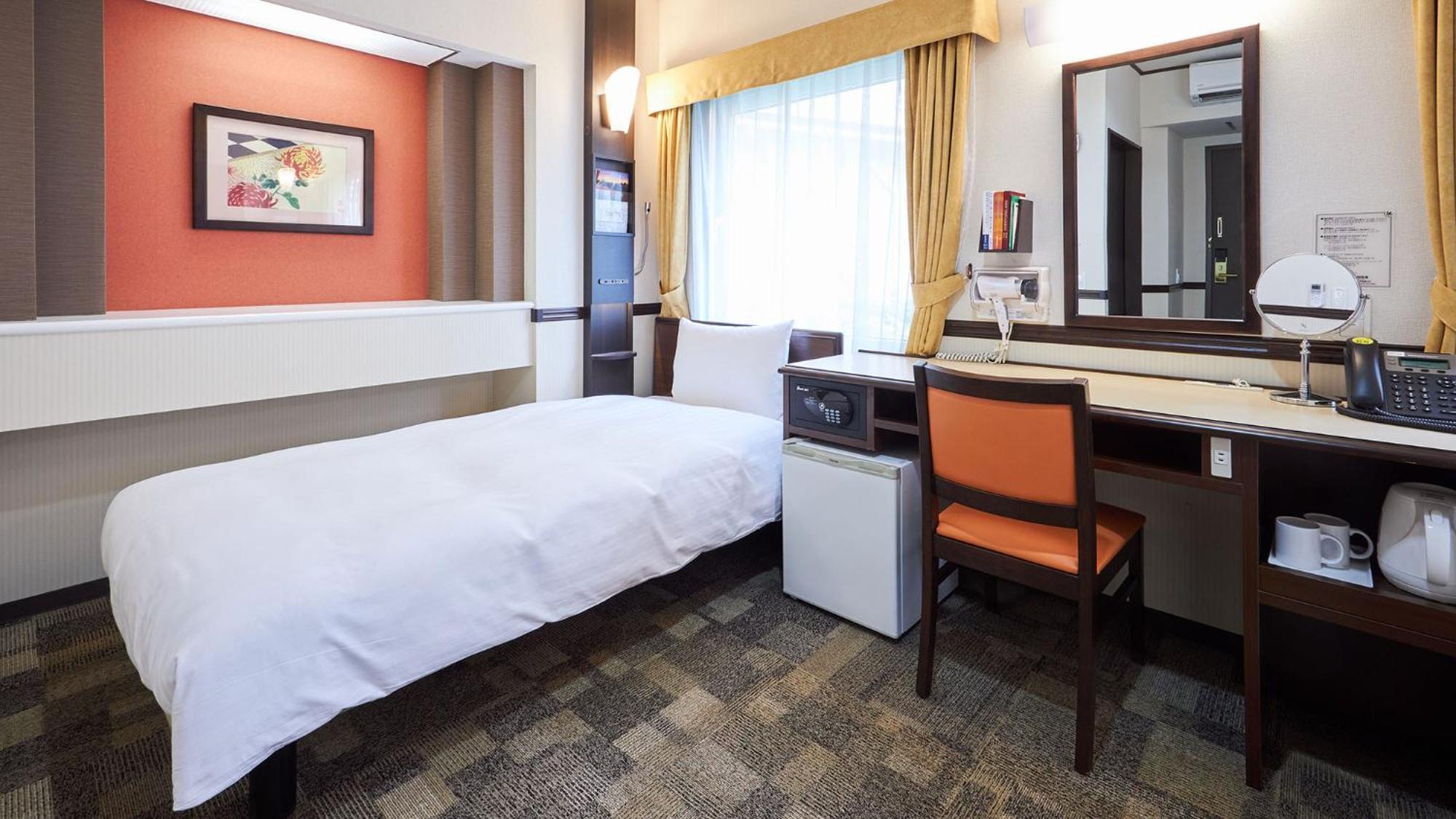 Toyoko Inn Tsu Eki Nishi Guchi Стая снимка